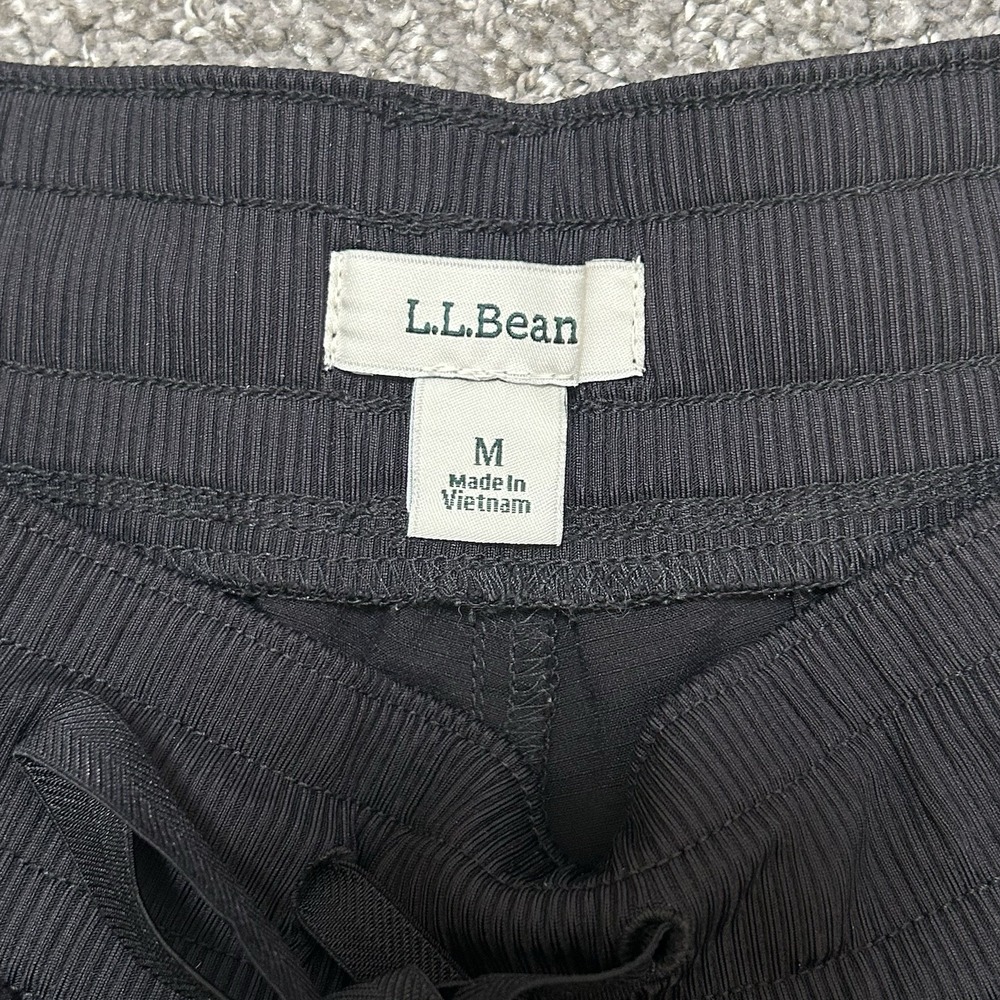 L.L. Bean Black Nylon Hiking Shorts Women's MEDIUM Drawstring Pull-On 6" Inseam - Picture 3 of 9